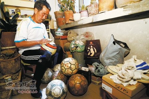 兰州古稀老人足球梦--中国广播网 中央人民广播