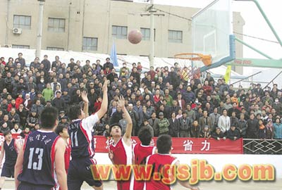甘肃省体育先进乡镇西部农民篮球比赛敦煌鸣哨