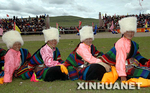 藏北恰青赛马节开幕 牧民载歌载舞--中国广播网