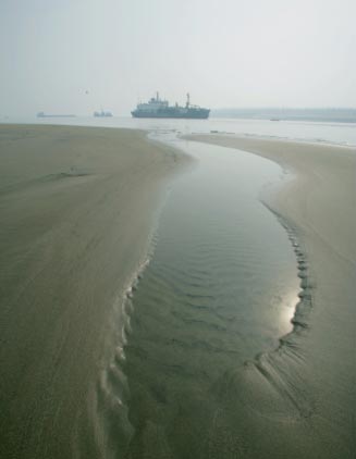 长江现百年罕见低水位 水体污染现象加剧--中国