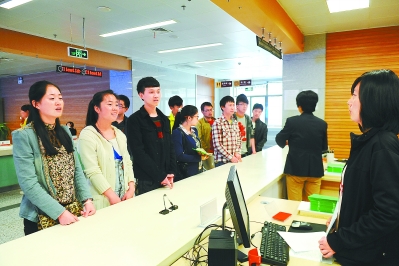 大学生在甘肃省就业服务局咨询创业贷款