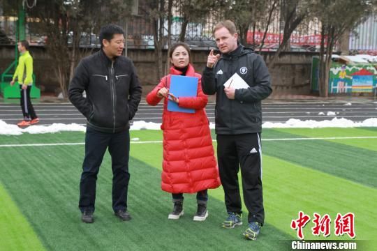 英国足球教练甘肃榆中选拔山里娃赴海外培训