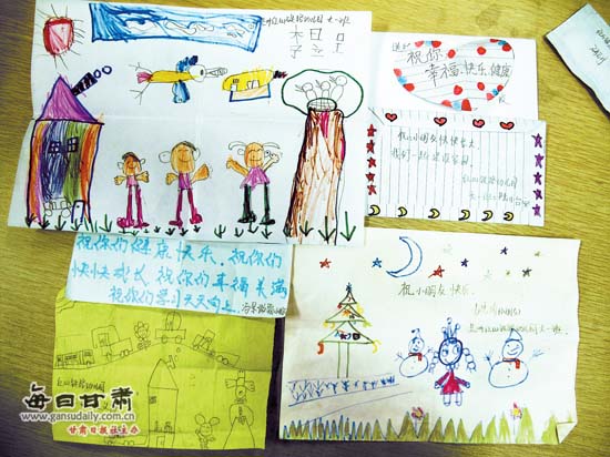 幼儿园孩子用书画寄真情