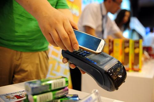 甘肃首张手机支付银行卡上市