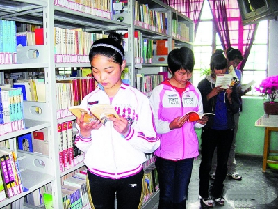 中小学生课外阅读为何多是教辅书--中国广播网