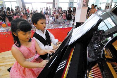 钢琴比赛刮金数十万 钢琴教育成唐僧肉--中国广