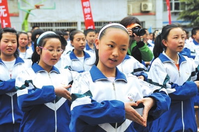 兰州中小学读国学知礼仪常感恩活动--中国广播